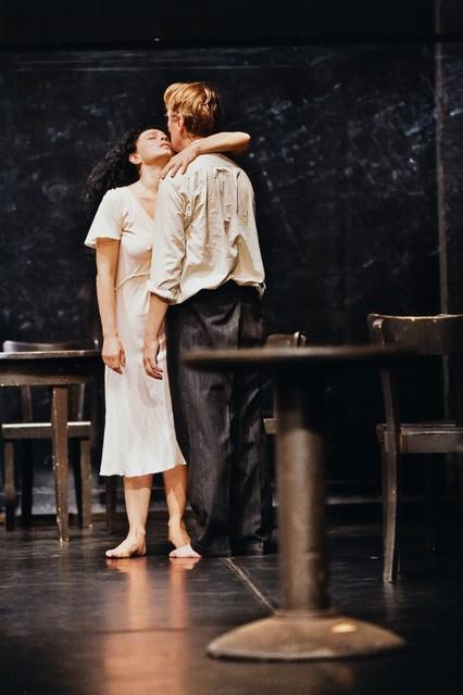Dominique Mercy et Aida Vainieri dans « Café Müller » de Pina Bausch, saison 2007/08