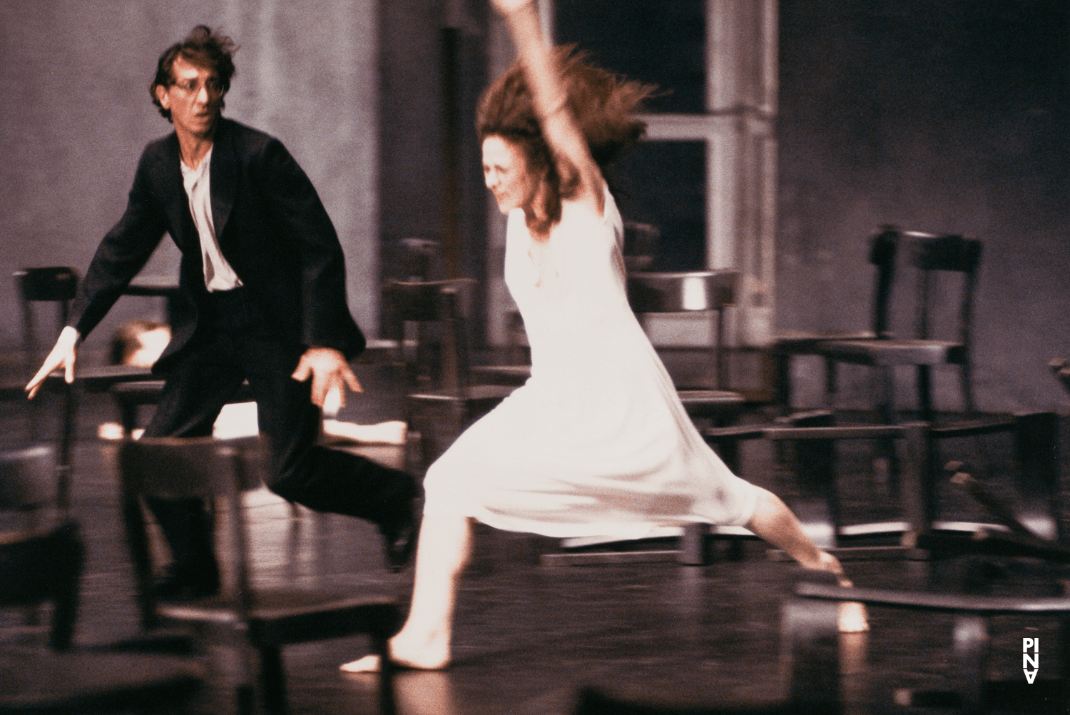 Malou Airaudo et Jean Laurent Sasportes dans « Café Müller » de Pina Bausch