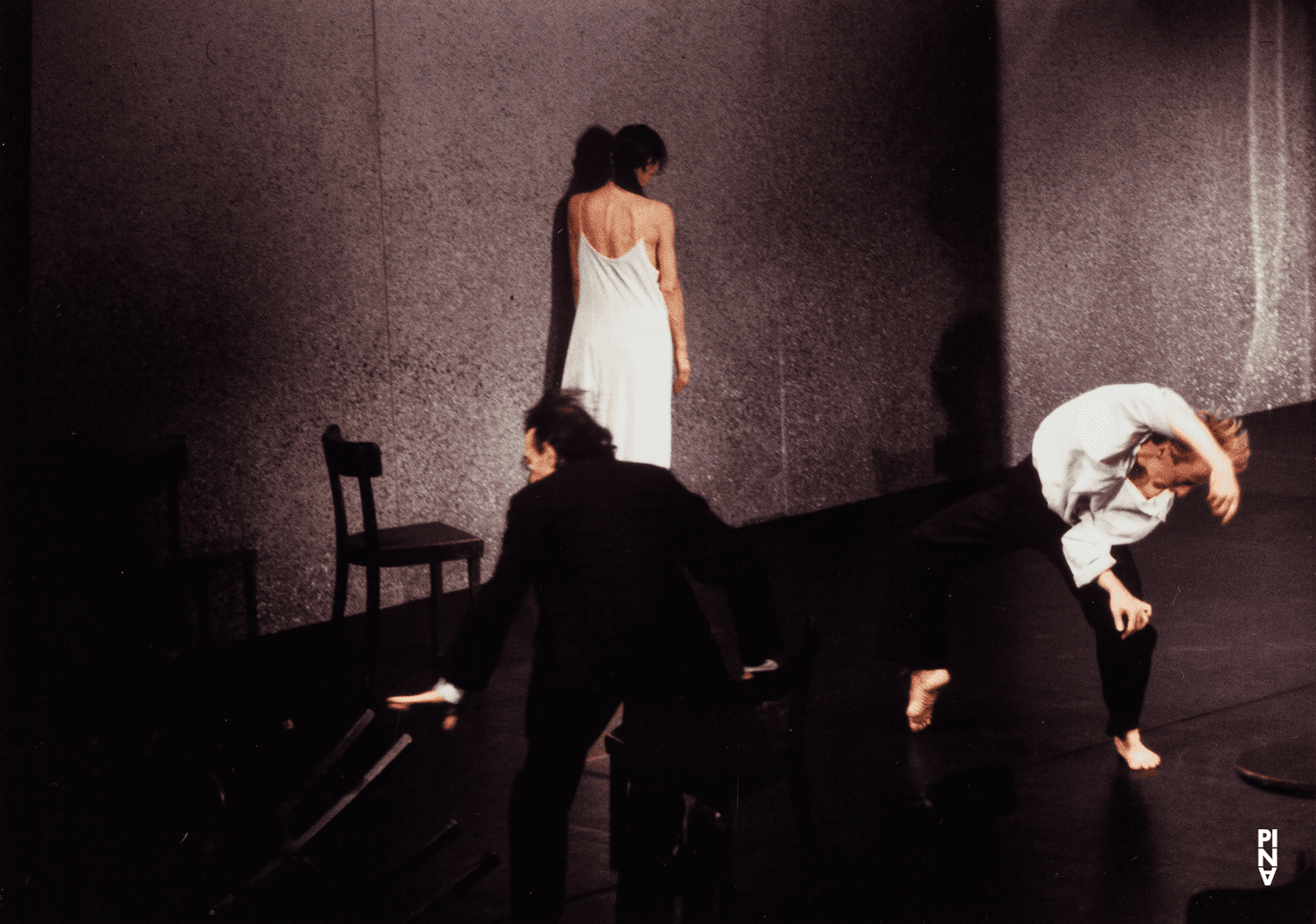 Dominique Mercy, Jean Laurent Sasportes et Pina Bausch dans « Café Müller » de Pina Bausch