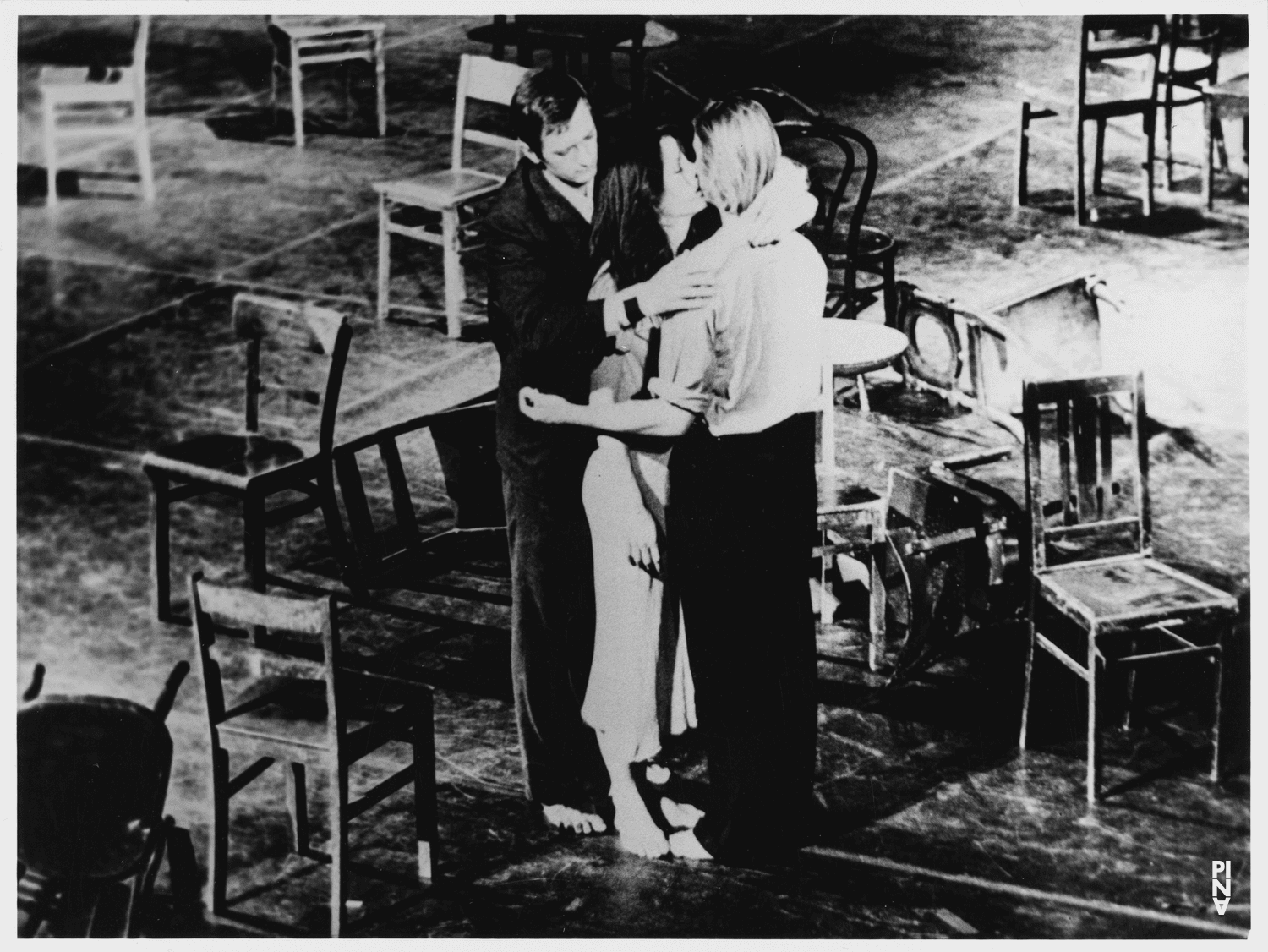 Dominique Mercy, Jan Minařík und Malou Airaudo in „Café Müller“ von Pina Bausch