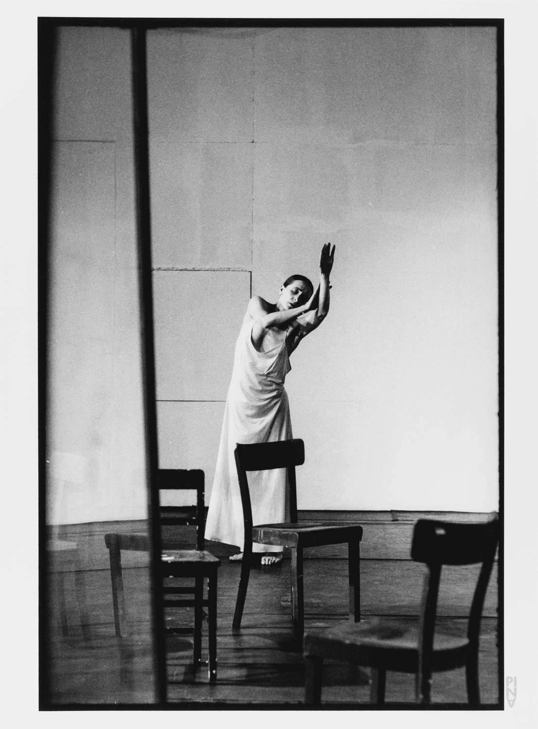 Pina Bausch in „Café Müller“ von Pina Bausch