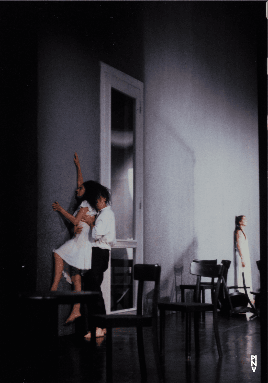 Dominique Mercy, Pina Bausch et Aida Vainieri dans « Café Müller » de Pina Bausch