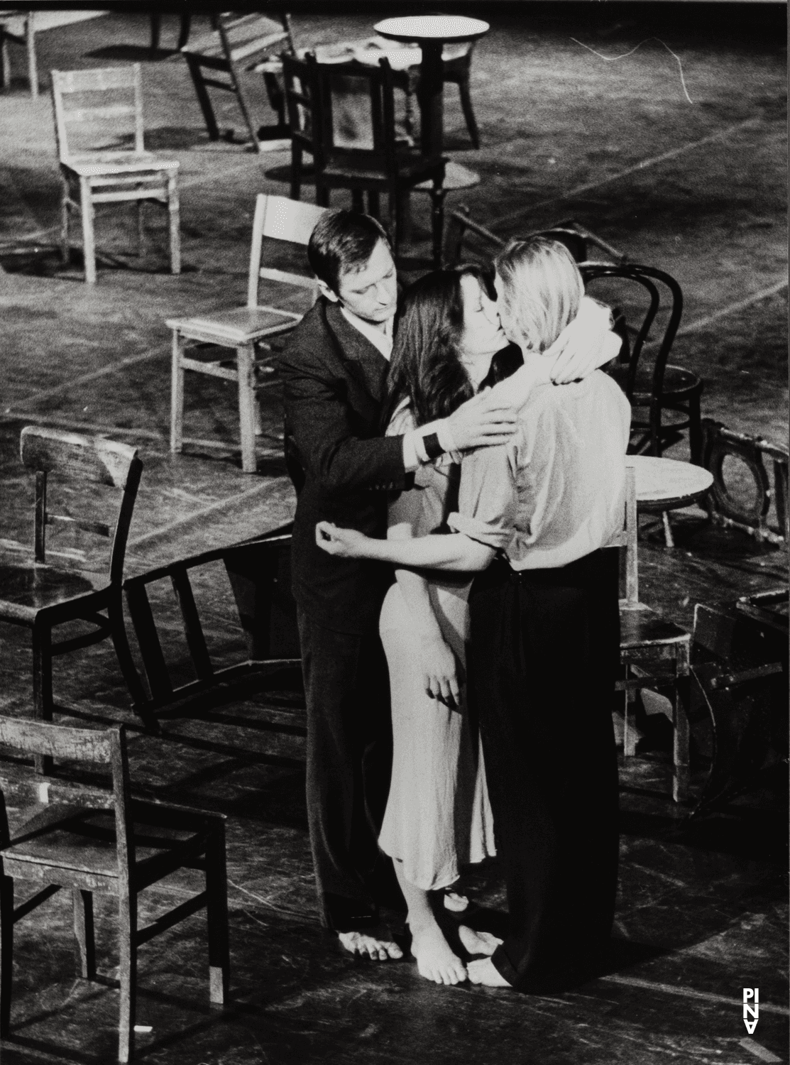 Dominique Mercy, Jan Minařík und Malou Airaudo in „Café Müller“ von Pina Bausch