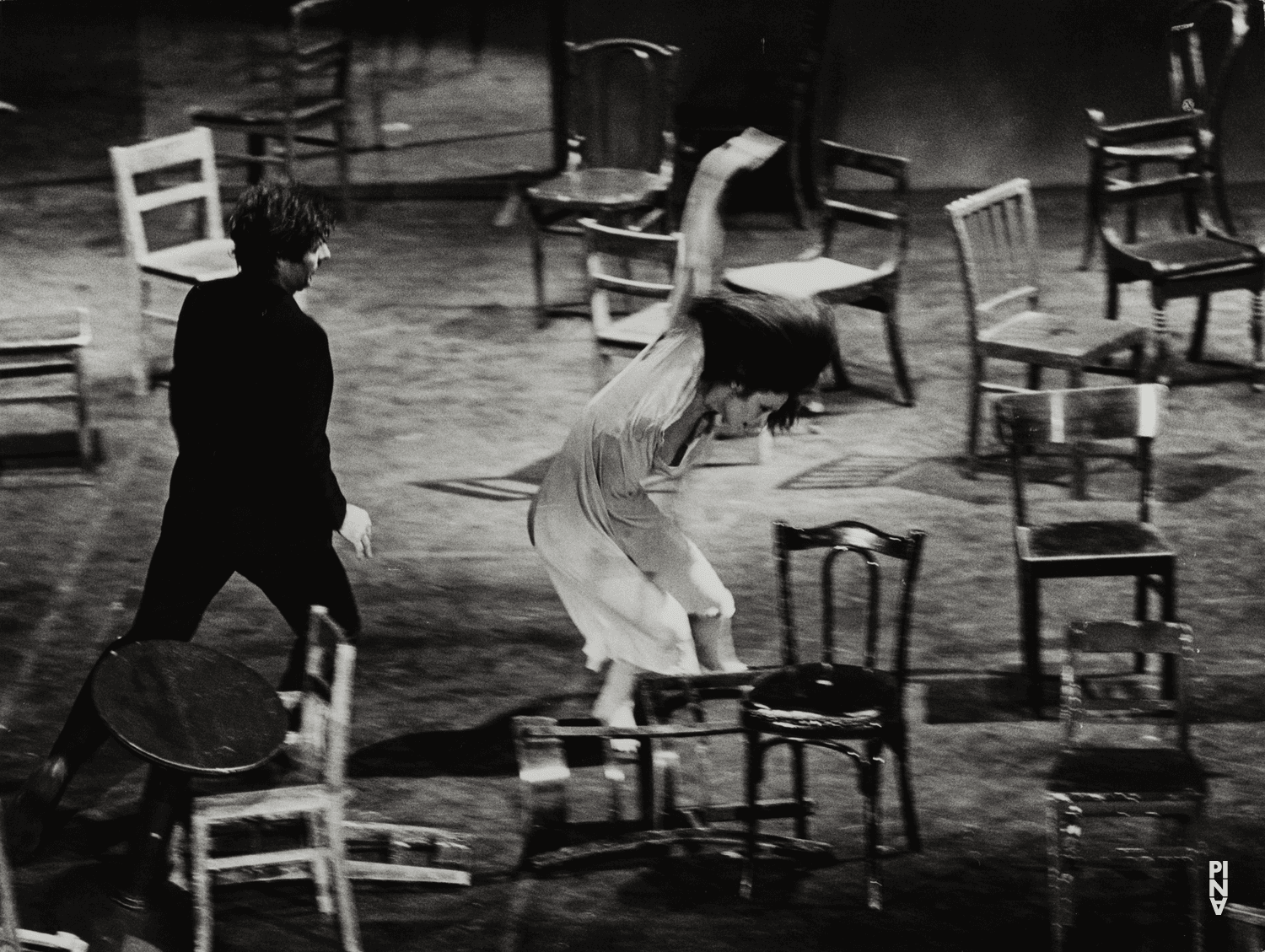 Malou Airaudo und Rolf Borzik in „Café Müller“ von Pina Bausch