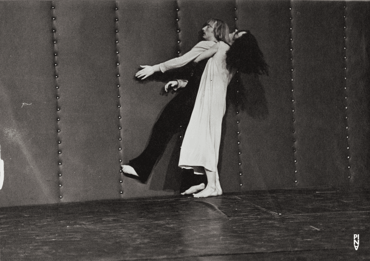 Malou Airaudo und Dominique Mercy in „Café Müller“ von Pina Bausch