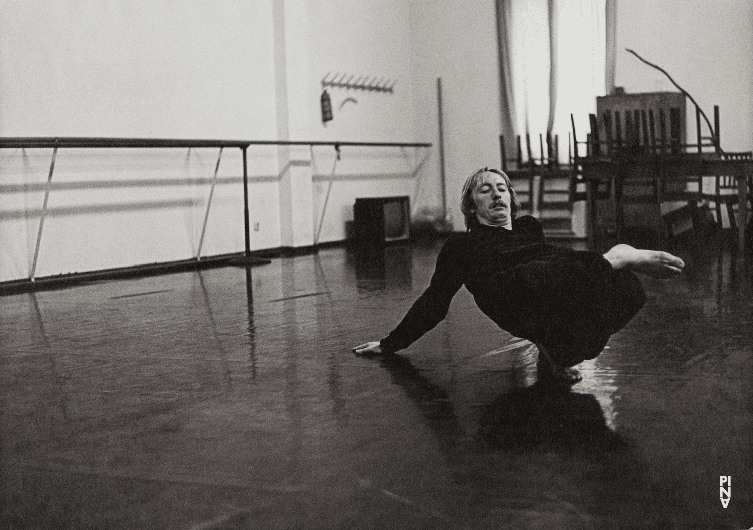 Dominique Mercy in „Café Müller“ von Pina Bausch