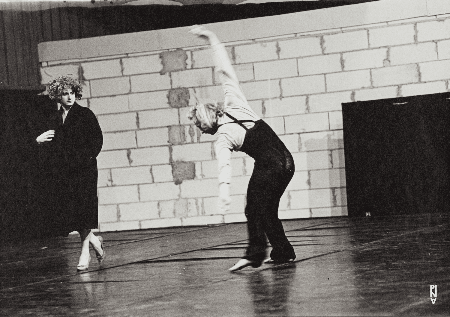 Dominique Mercy und Meryl Tankard in „Café Müller“ von Pina Bausch