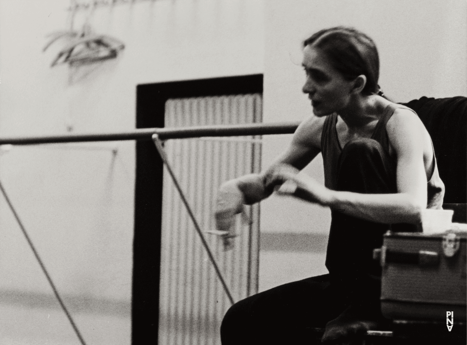 Pina Bausch in „Café Müller“ von Pina Bausch