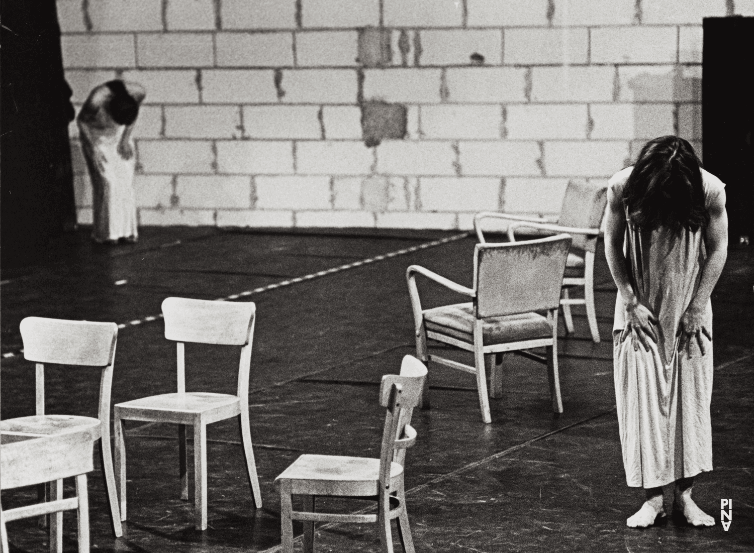 Malou Airaudo und Pina Bausch in „Café Müller“ von Pina Bausch