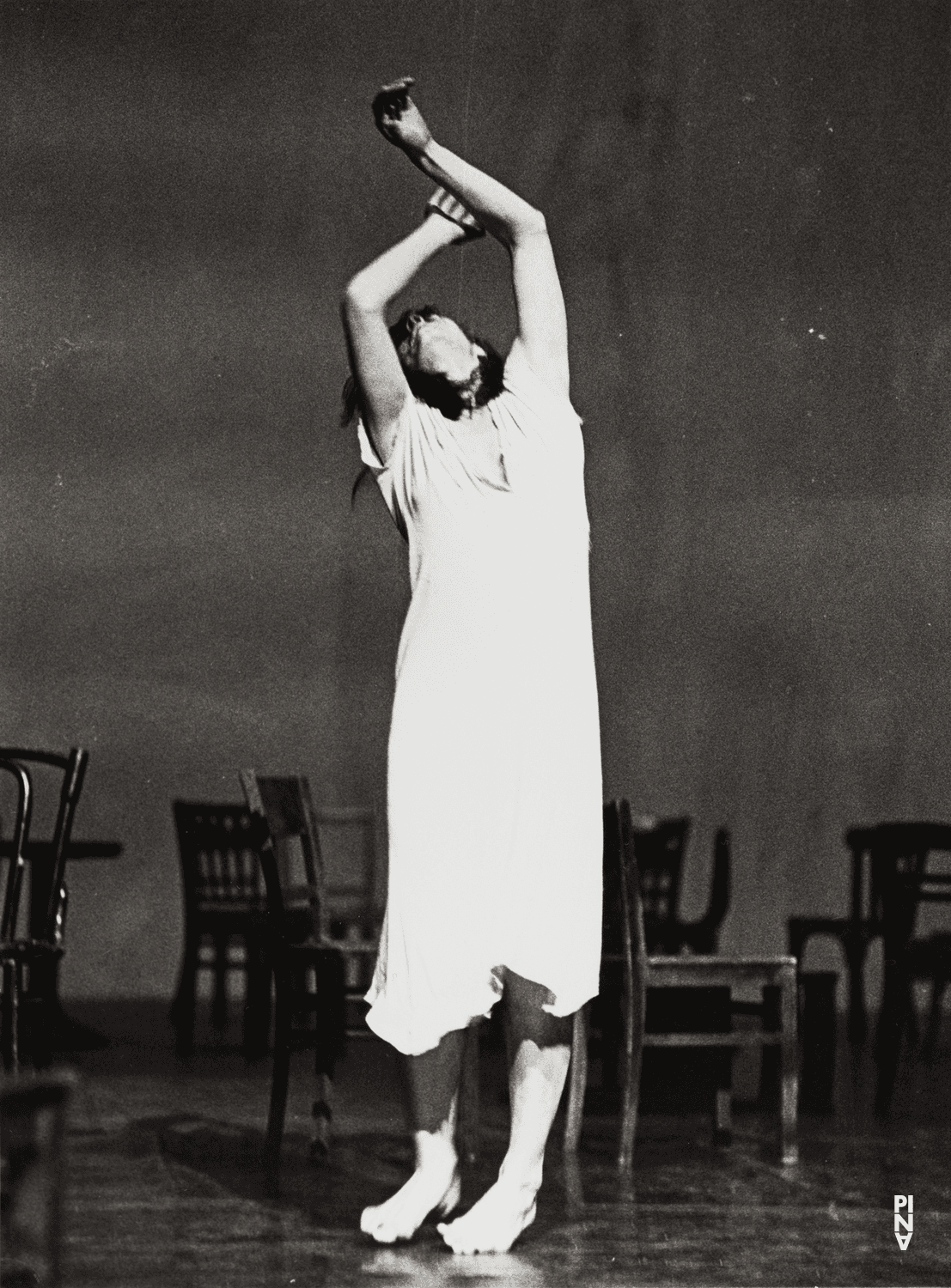 Malou Airaudo dans « Café Müller » de Pina Bausch