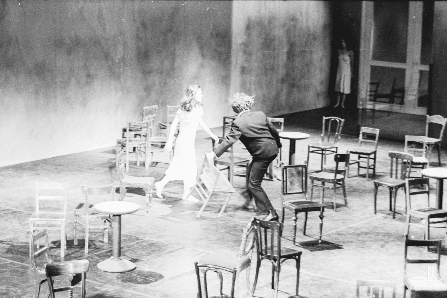Rolf Borzik, Malou Airaudo und Marion Cito in „Café Müller“ von Pina Bausch