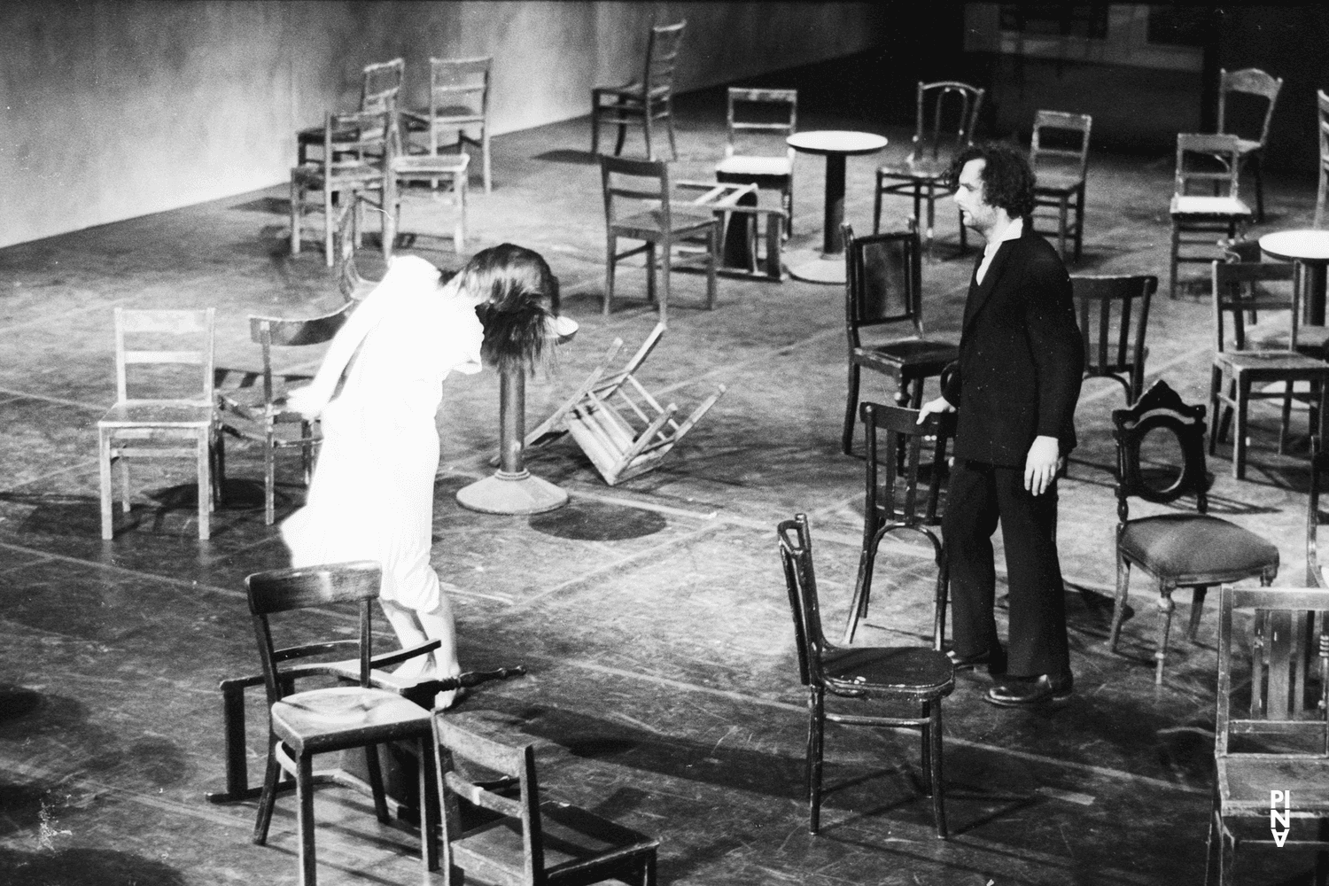 Malou Airaudo und Rolf Borzik in „Café Müller“ von Pina Bausch