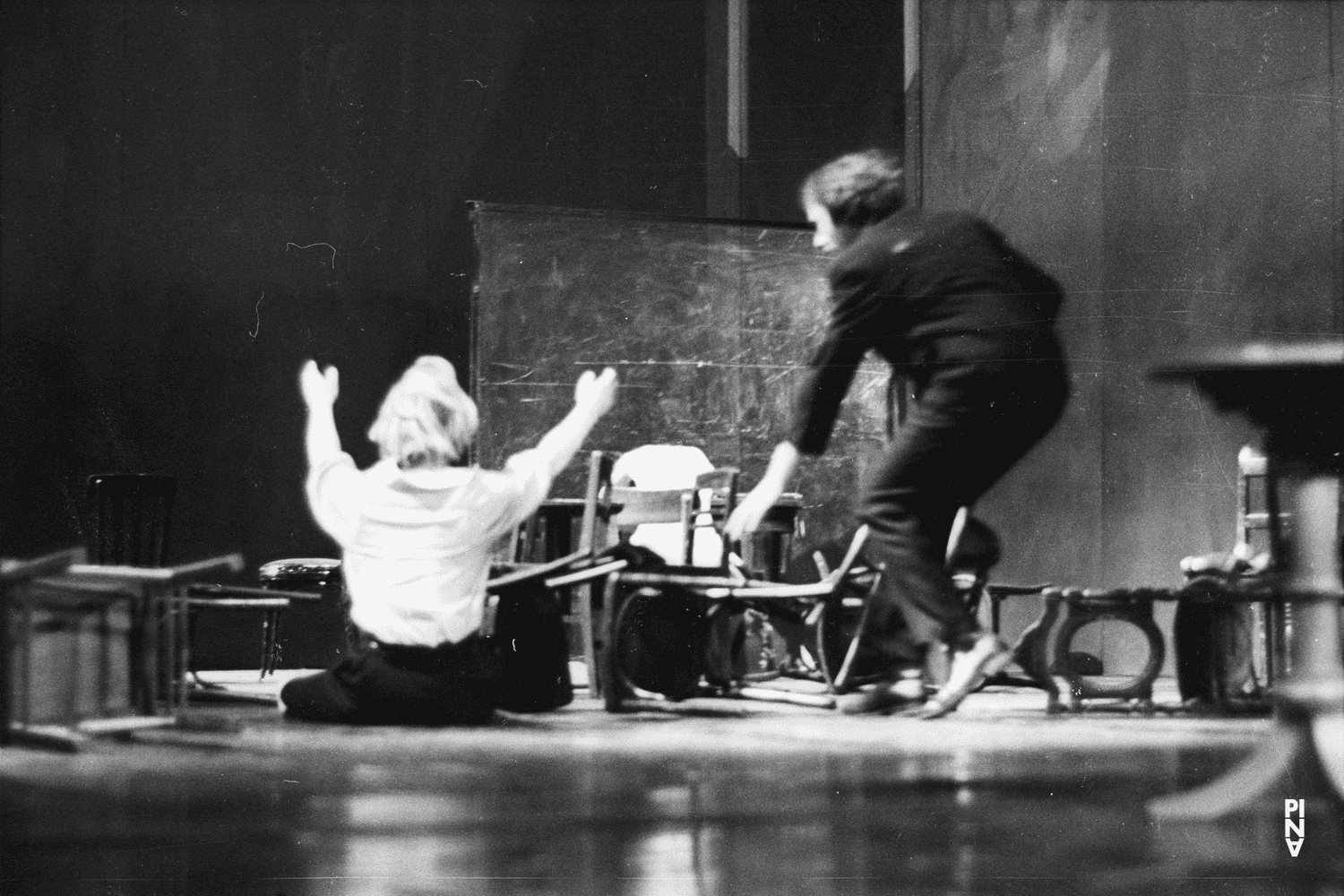 Rolf Borzik, Dominique Mercy und Malou Airaudo in „Café Müller“ von Pina Bausch