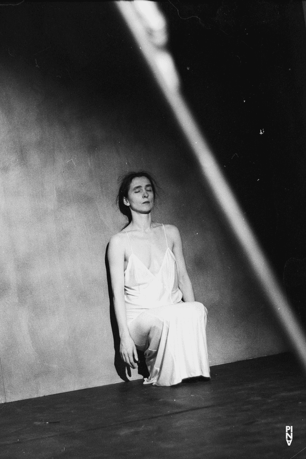 Pina Bausch dans « Café Müller » de Pina Bausch