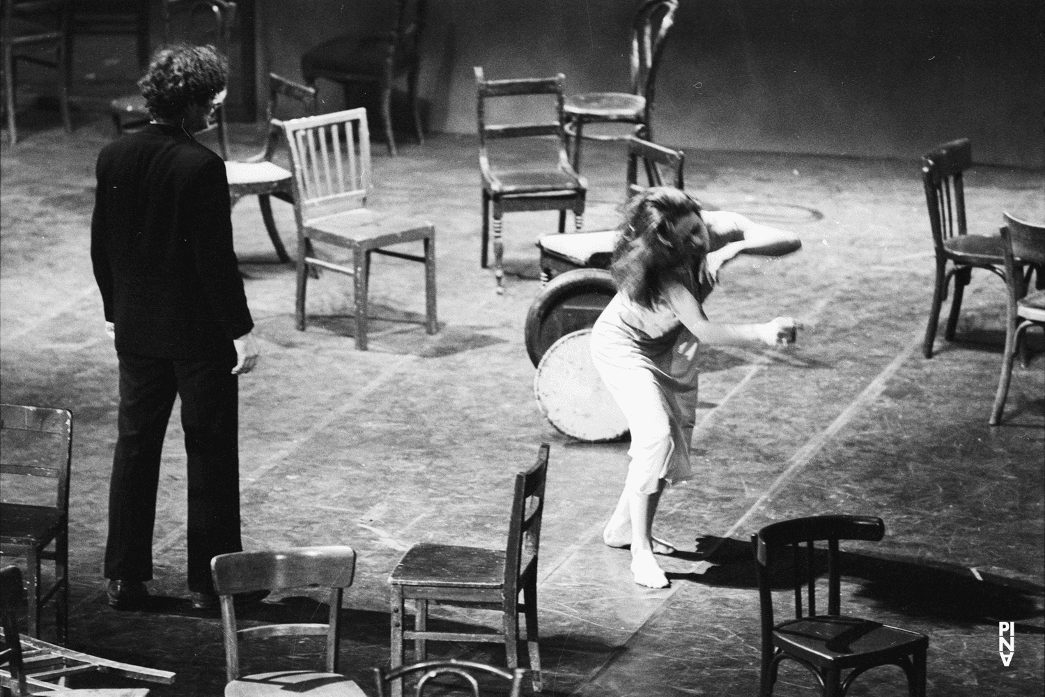 Malou Airaudo et Rolf Borzik dans « Café Müller » de Pina Bausch