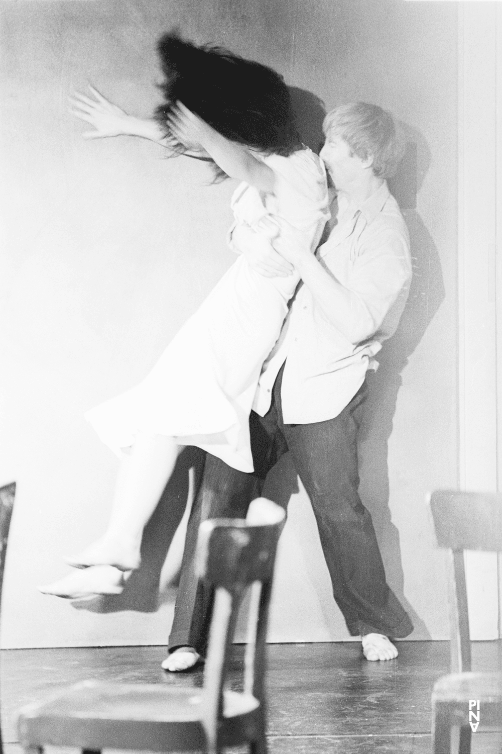 Malou Airaudo und Dominique Mercy in „Café Müller“ von Pina Bausch