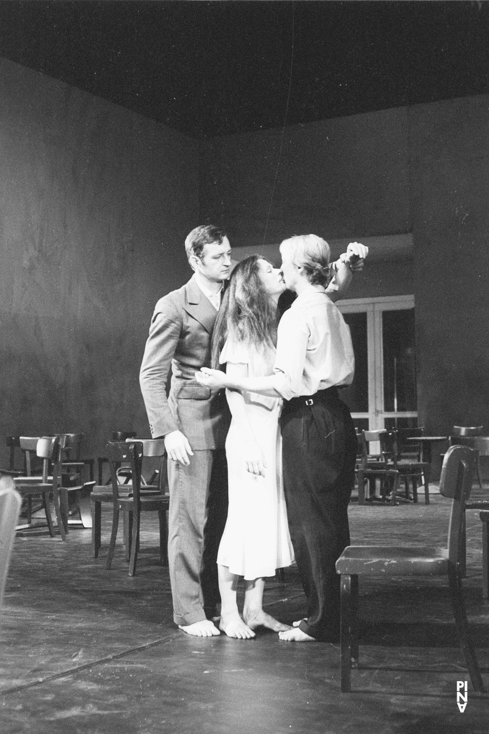 Dominique Mercy, Malou Airaudo und Jan Minařík in „Café Müller“ von Pina Bausch