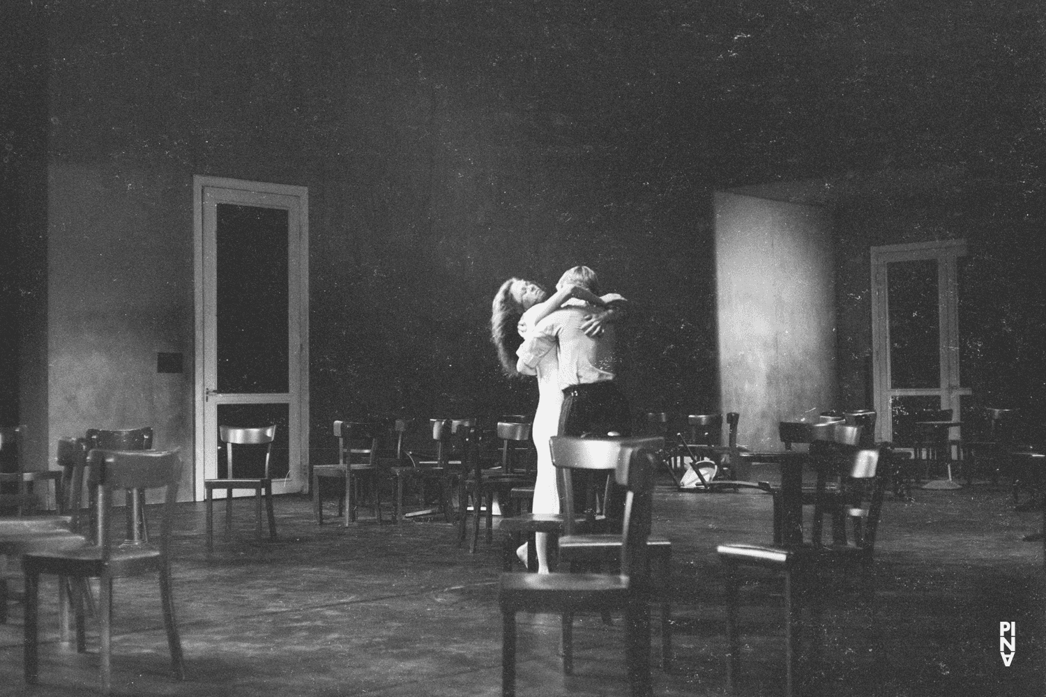 Malou Airaudo und Dominique Mercy in „Café Müller“ von Pina Bausch