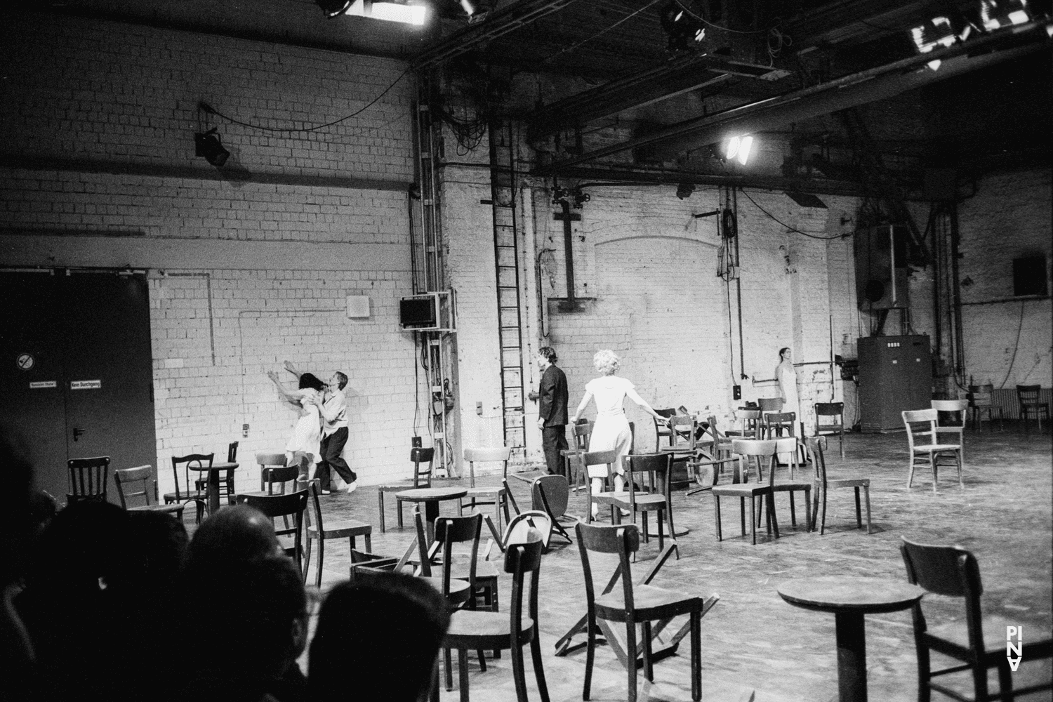 « Café Müller » de Pina Bausch à Kampnagelfabrik Hamburg, saison 1984/85