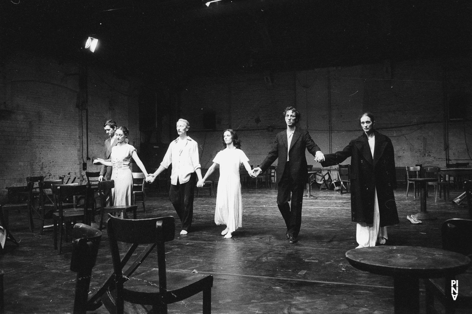 « Café Müller » de Pina Bausch à Kampnagelfabrik Hamburg, saison 1984/85