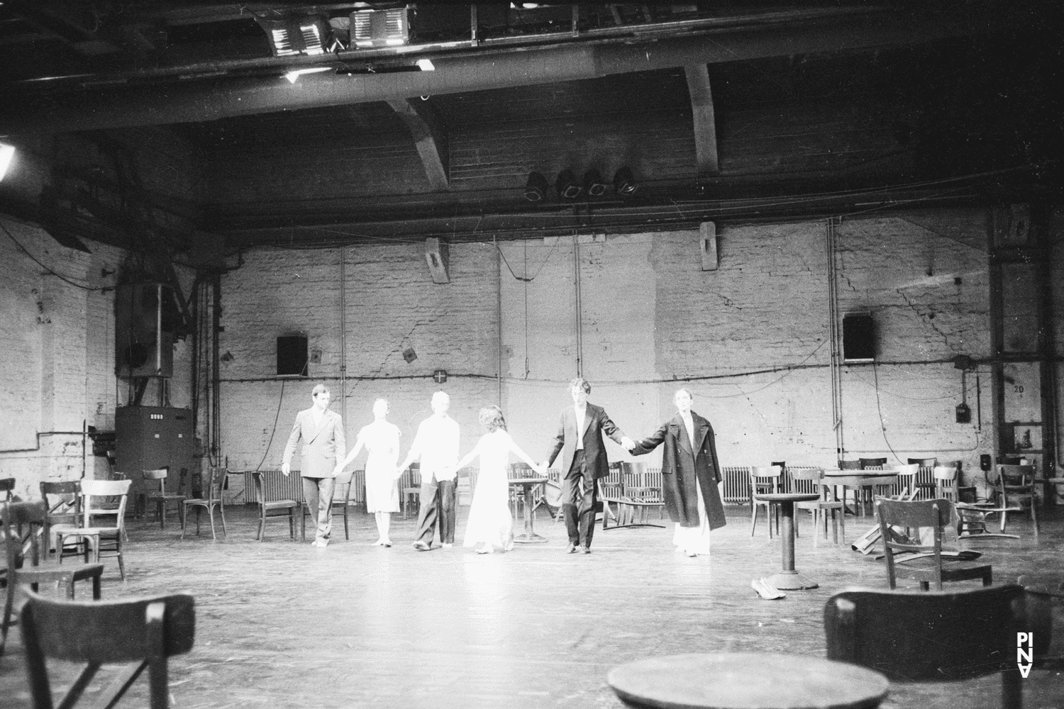 « Café Müller » de Pina Bausch à Kampnagelfabrik Hamburg, saison 1984/85