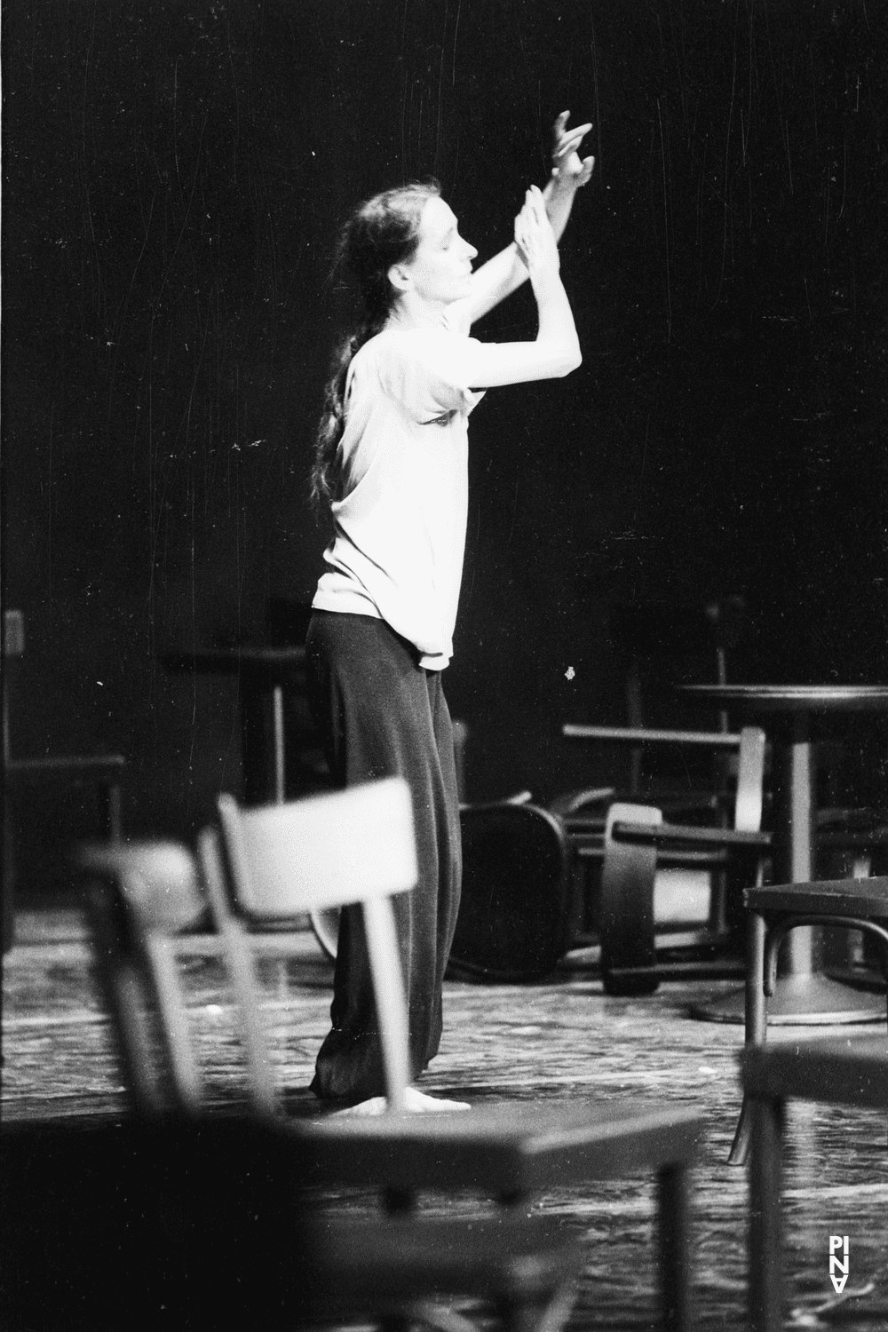 Pina Bausch in „Café Müller“ von Pina Bausch