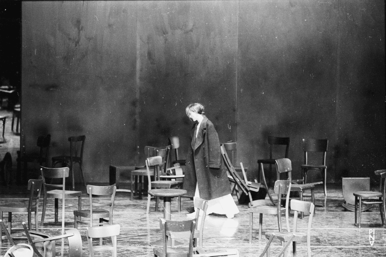 Pina Bausch in „Café Müller“ von Pina Bausch