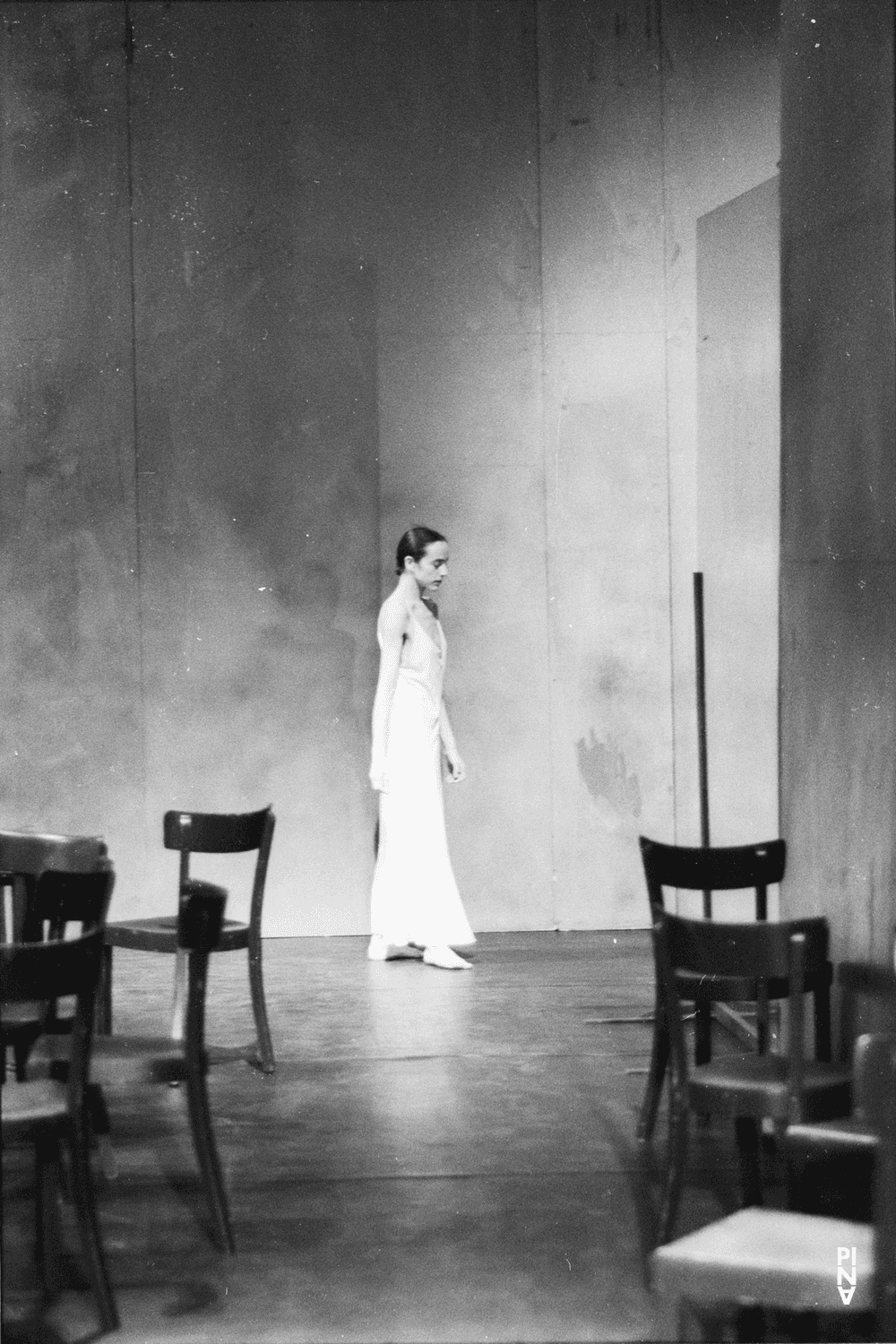 Anne Martin dans « Café Müller » de Pina Bausch