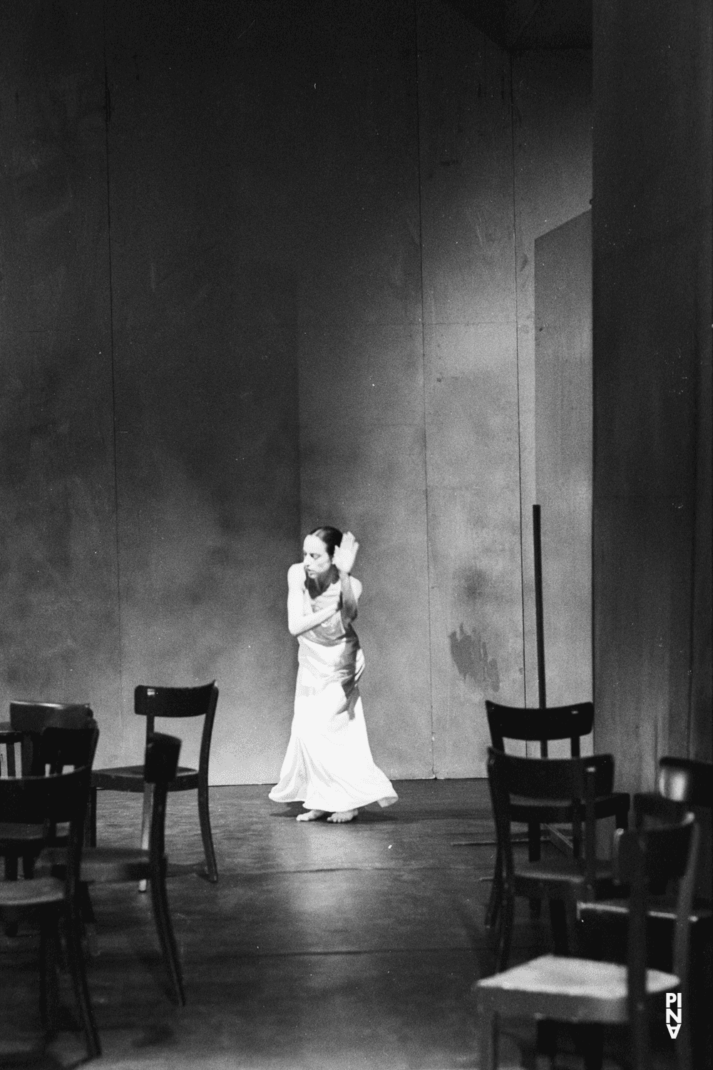 Anne Martin dans « Café Müller » de Pina Bausch