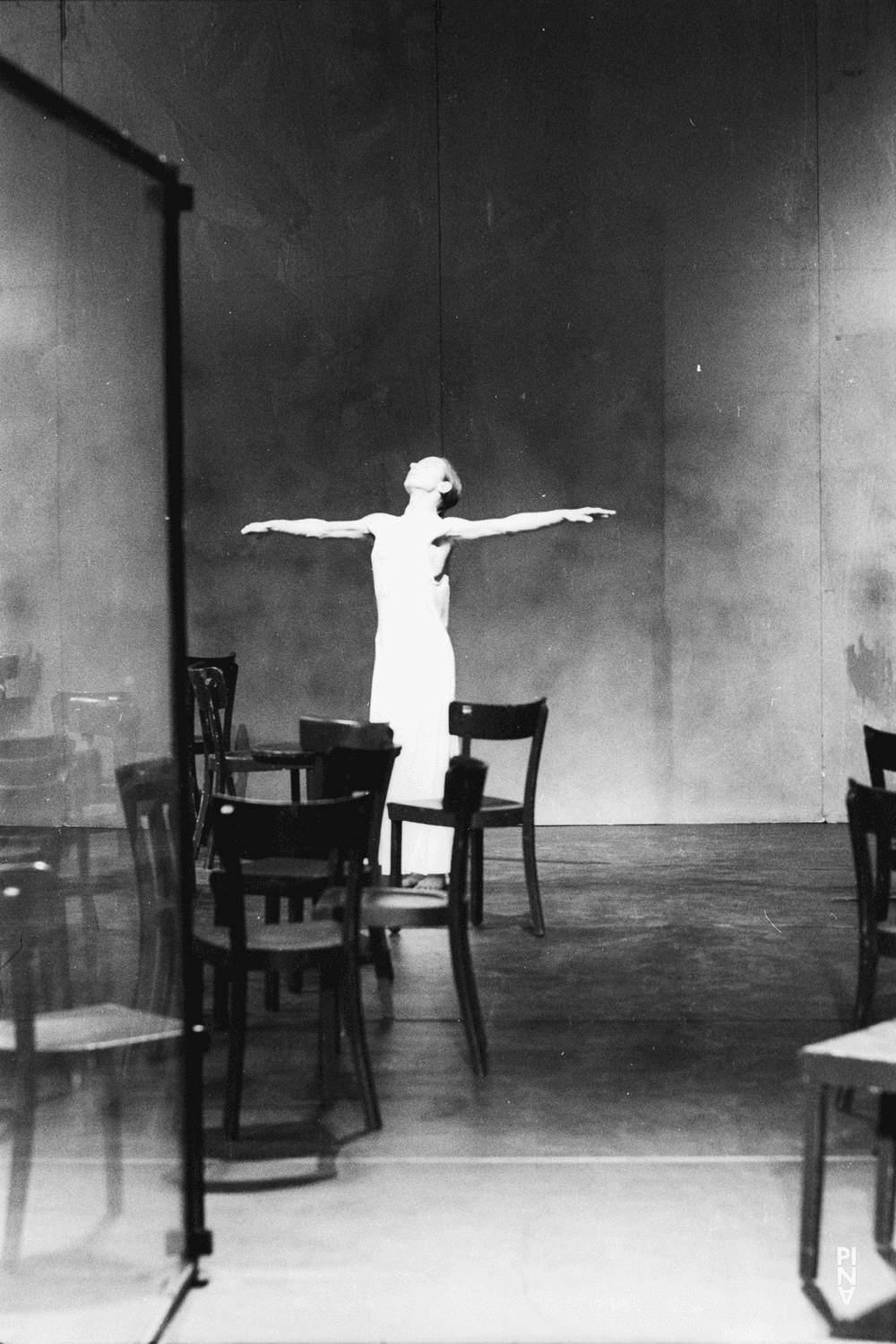 Anne Martin dans « Café Müller » de Pina Bausch