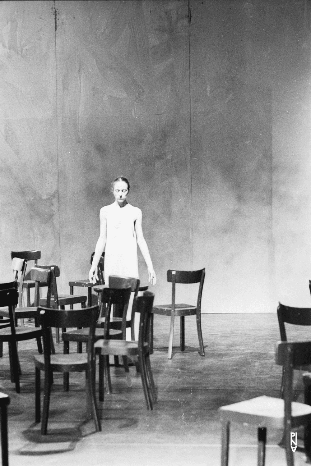 Anne Martin dans « Café Müller » de Pina Bausch