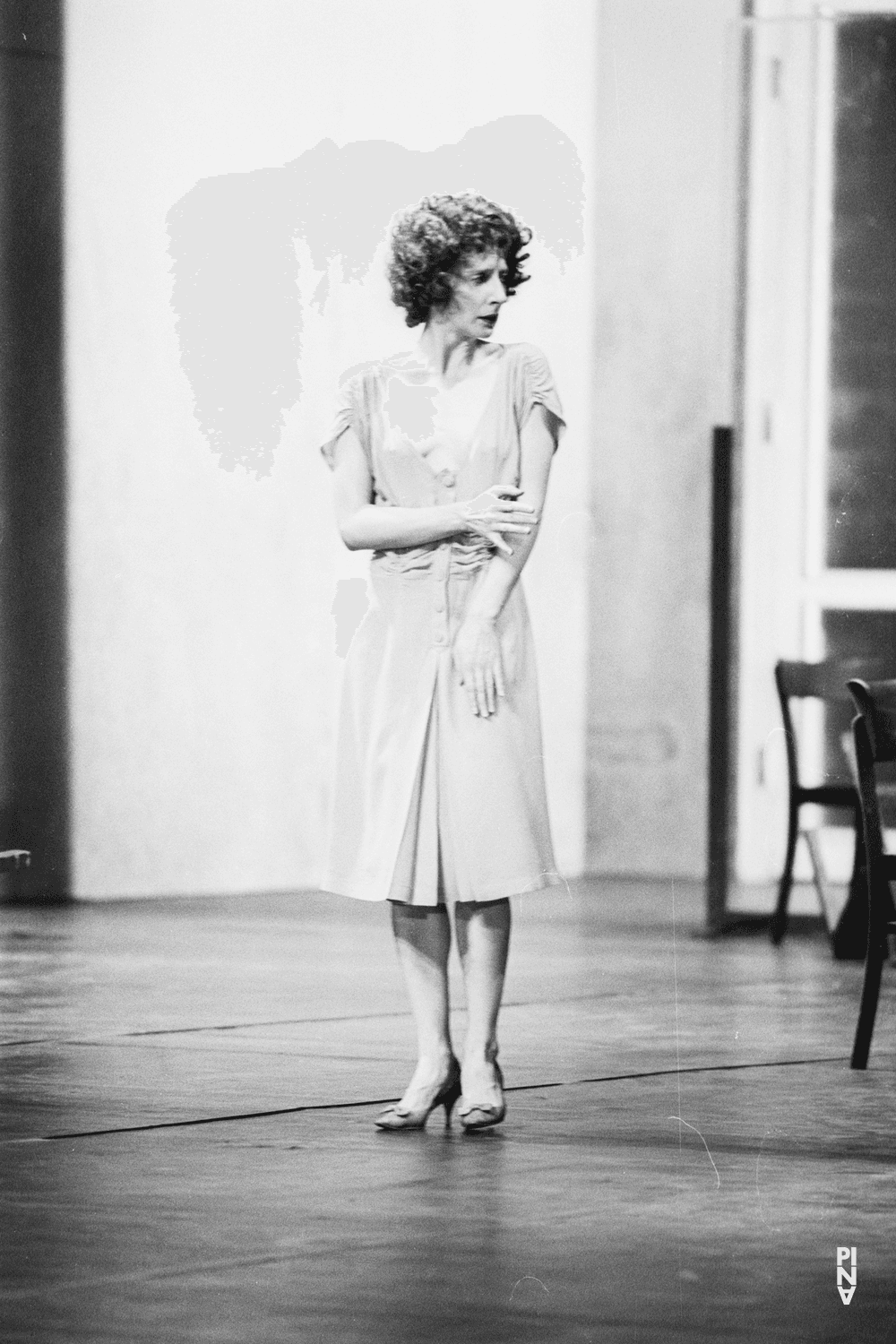Finola Cronin in „Café Müller“ von Pina Bausch