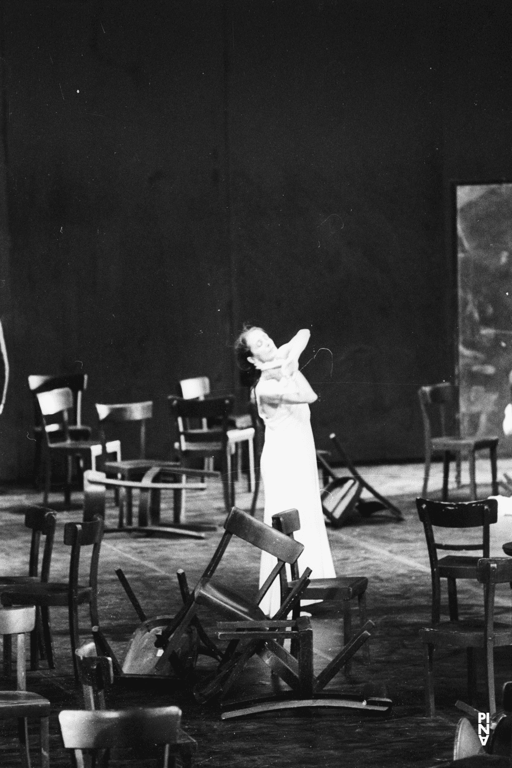 Pina Bausch in „Café Müller“ von Pina Bausch