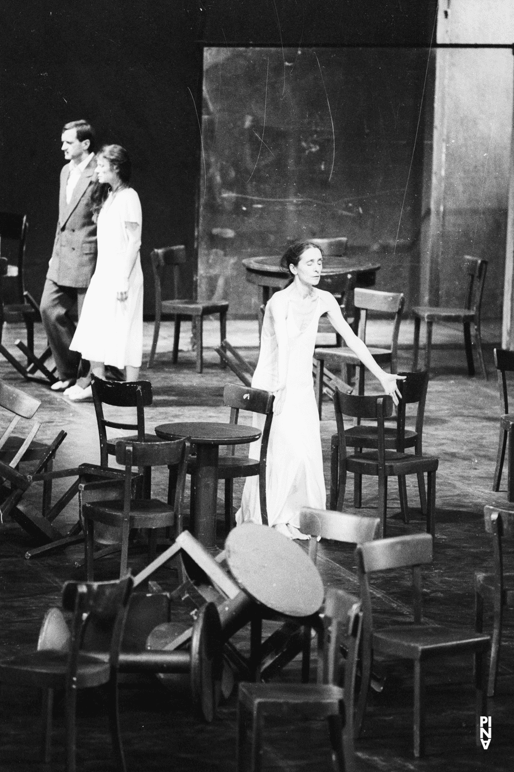 Malou Airaudo, Pina Bausch et Jan Minařík dans « Café Müller » de Pina Bausch