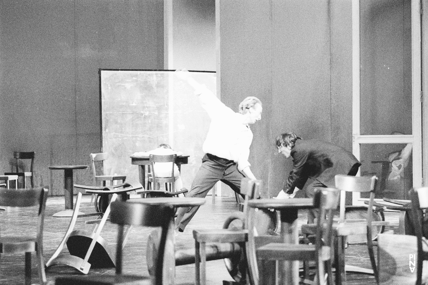Dominique Mercy, Jean Laurent Sasportes und Malou Airaudo in „Café Müller“ von Pina Bausch