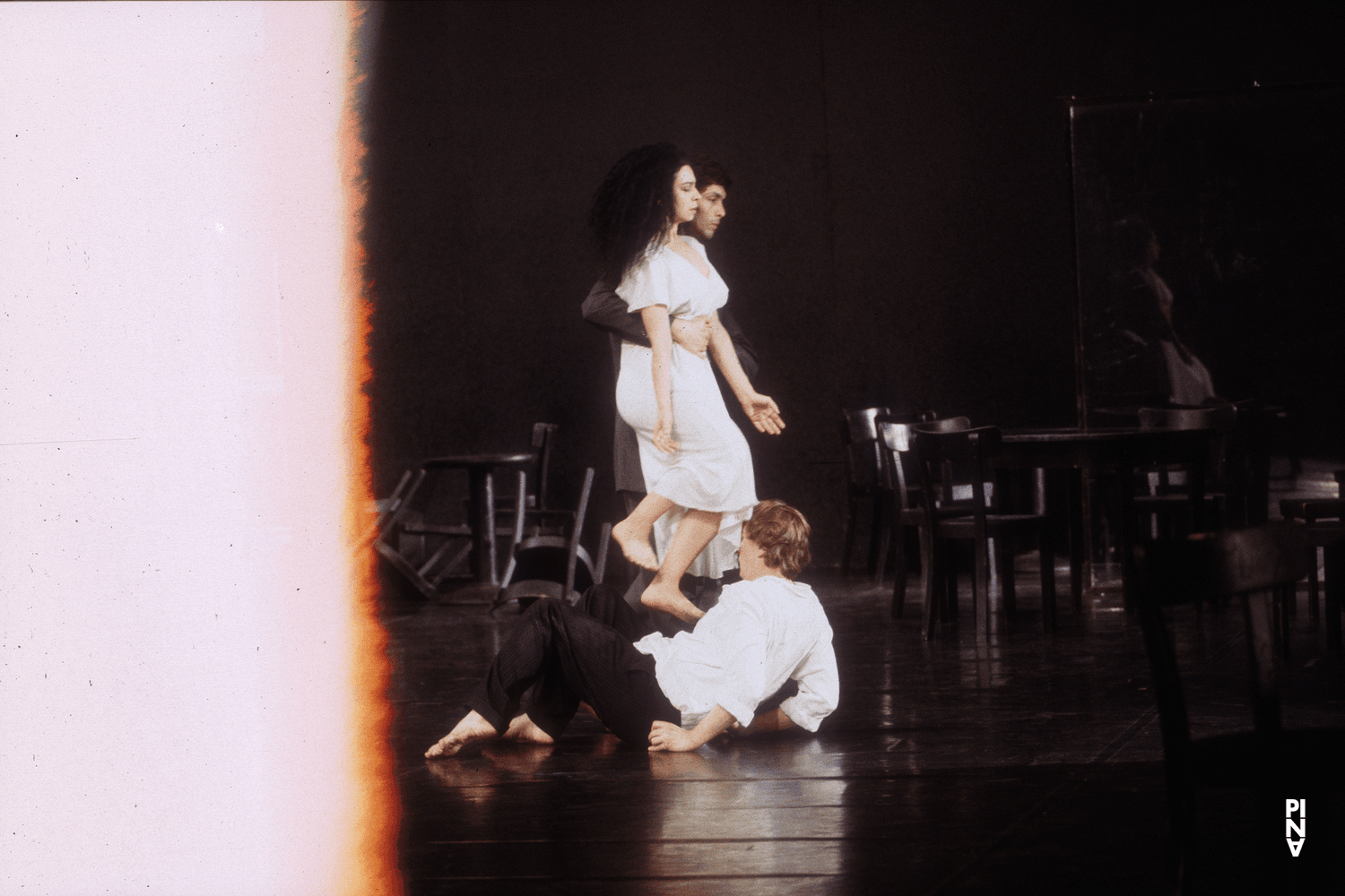 Dominique Mercy, Aida Vainieri et Fabien Prioville dans « Café Müller » de Pina Bausch