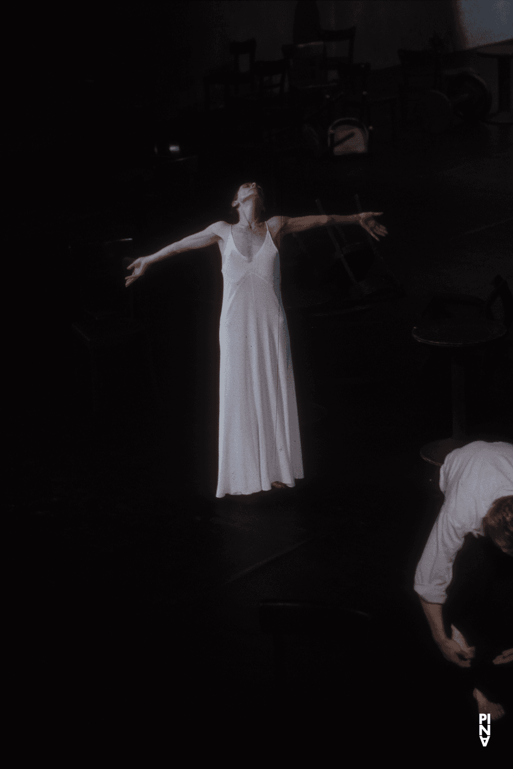 Dominique Mercy et Pina Bausch dans « Café Müller » de Pina Bausch