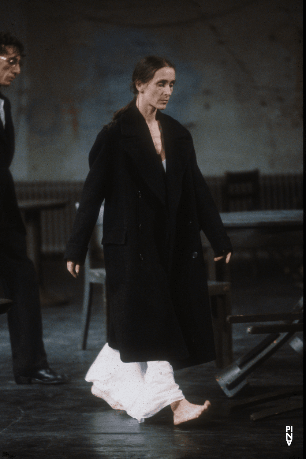 Pina Bausch et Jean Laurent Sasportes dans « Café Müller » de Pina Bausch à Kampnagelfabrik Hamburg, saison 1984/85