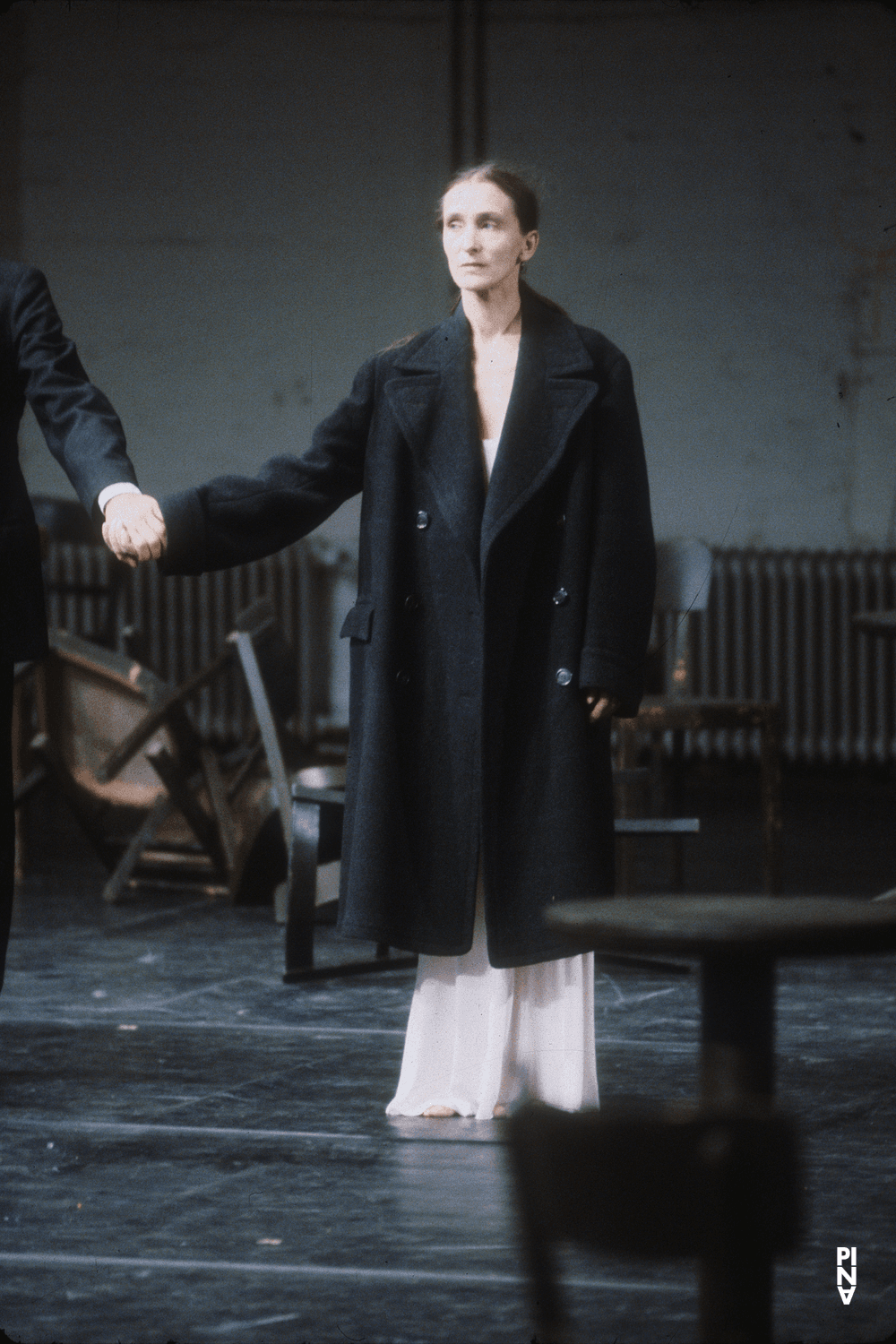 Pina Bausch dans « Café Müller » de Pina Bausch à Kampnagelfabrik Hamburg, saison 1984/85