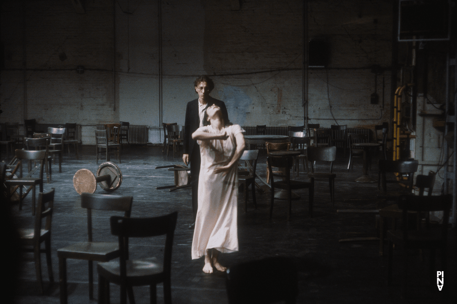 Beatrice Libonati et Jean Laurent Sasportes dans « Café Müller » de Pina Bausch à Kampnagelfabrik Hamburg