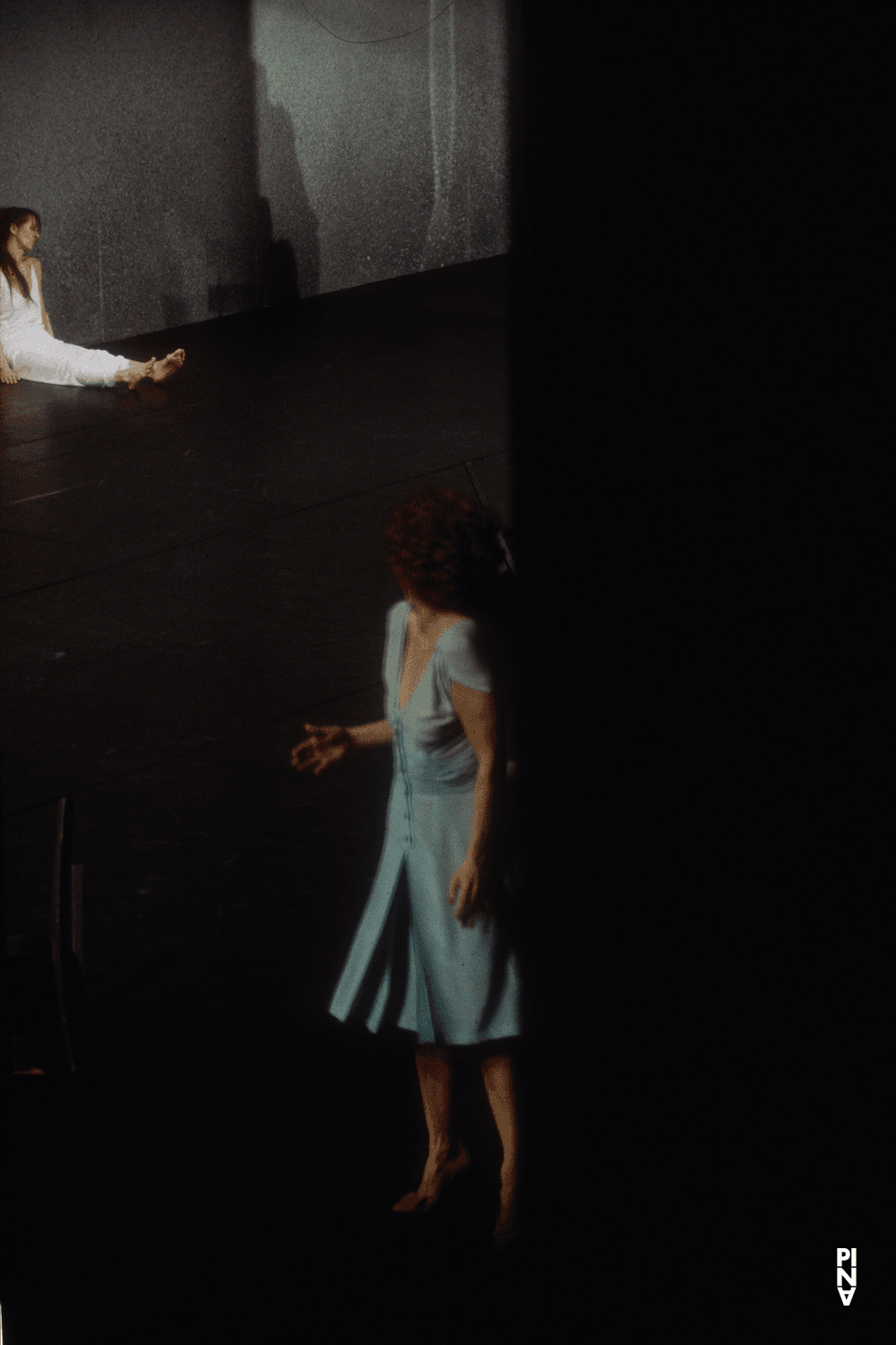 Nazareth Panadero und Pina Bausch in „Café Müller“ von Pina Bausch