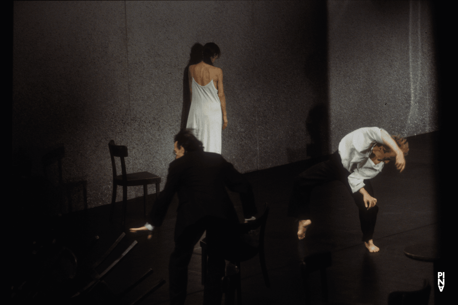 Dominique Mercy, Jean Laurent Sasportes et Pina Bausch dans « Café Müller » de Pina Bausch