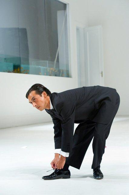 Eddie Martinez in „Two Cigarettes in the Dark“ von Pina Bausch mit Tanztheater Wuppertal im Opernhaus Wuppertal (Deutschland), 29. August 2012