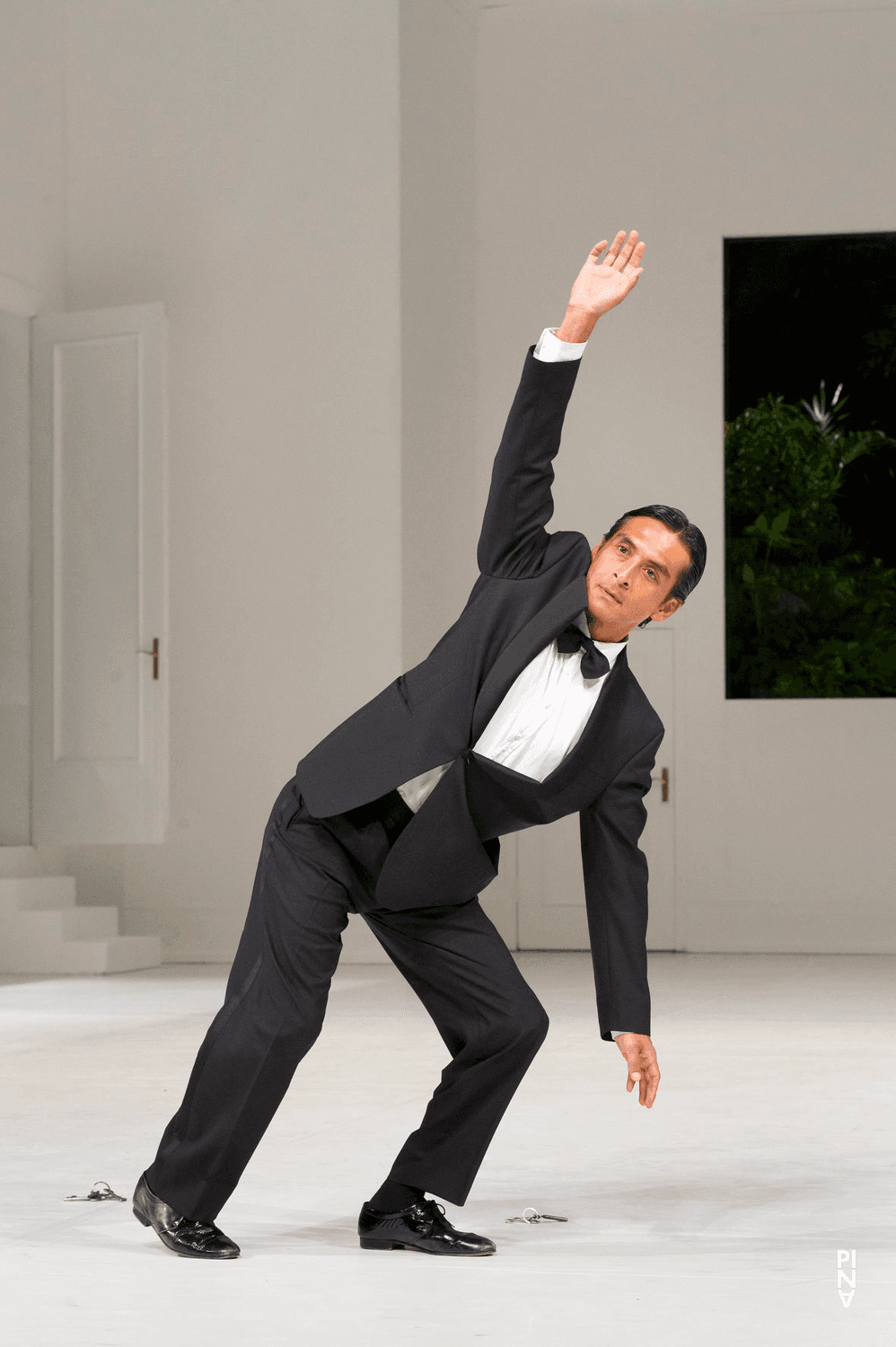 Eddie Martinez in „Two Cigarettes in the Dark“ von Pina Bausch mit Tanztheater Wuppertal im Opernhaus Wuppertal (Deutschland), 29. August 2012
