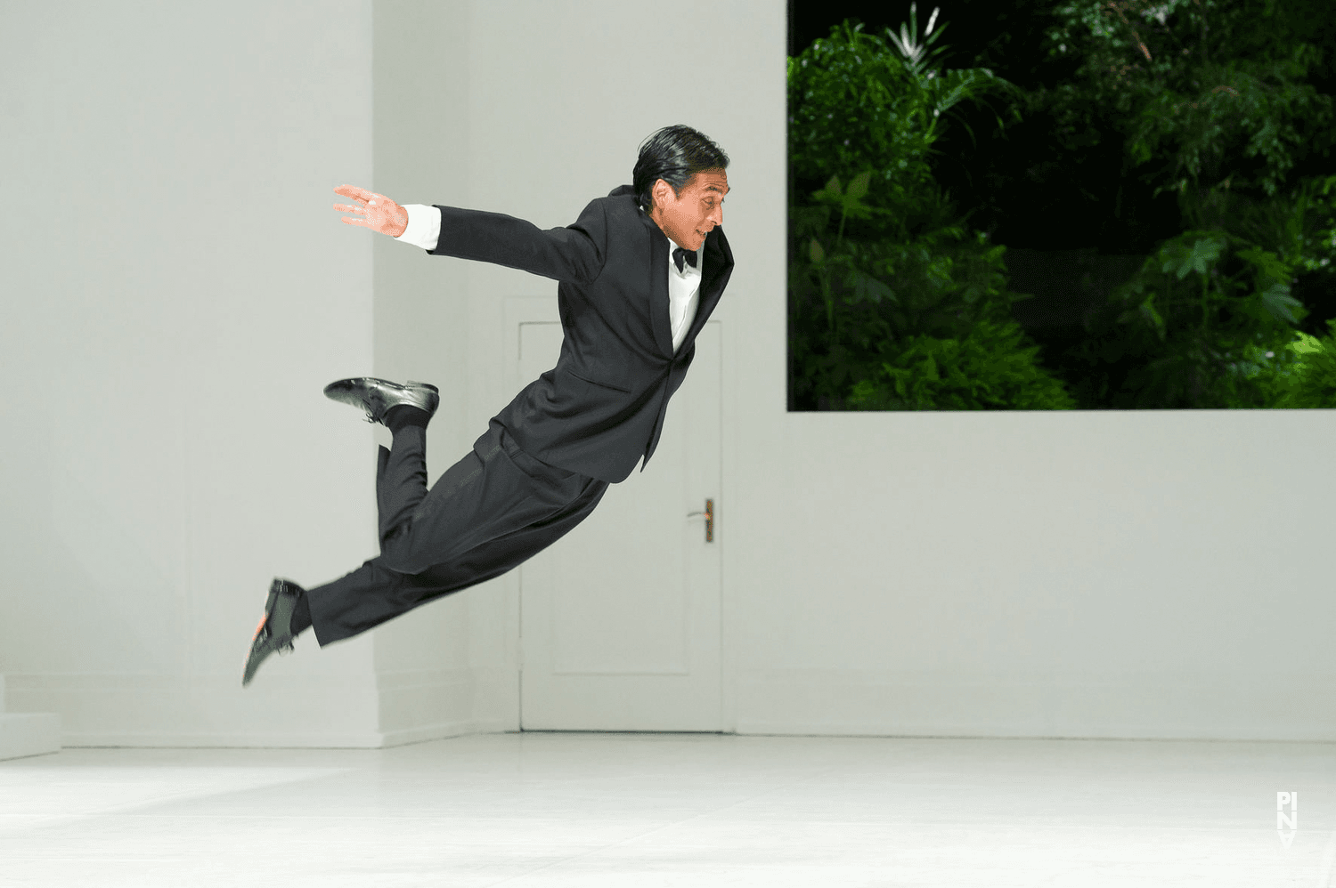 Eddie Martinez dans « Two Cigarettes in the Dark » de Pina Bausch avec Tanztheater Wuppertal à l'Opernhaus Wuppertal (Allemagne), 29 août 2012