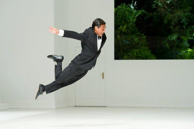 Eddie Martinez dans « Two Cigarettes in the Dark » de Pina Bausch avec Tanztheater Wuppertal à l'Opernhaus Wuppertal (Allemagne), 29 août 2012