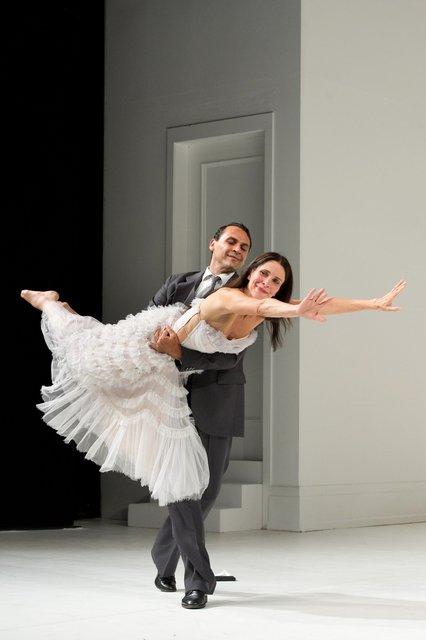 Daphnis Kokkinos und Ruth Amarante in „Two Cigarettes in the Dark“ von Pina Bausch mit Tanztheater Wuppertal im Opernhaus Wuppertal (Deutschland), 29. August 2012