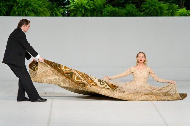 Michael Strecker and Julie Shanahan in “Two Cigarettes in the Dark” by Pina Bausch with Tanztheater Wuppertal at Opéra de Paris Garnier (France), Aug. 31, 2014