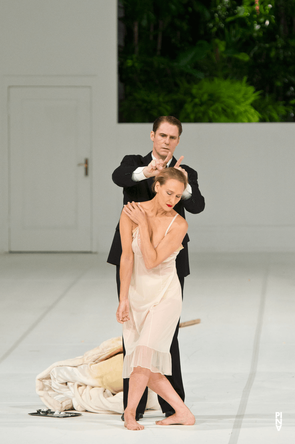 Michael Strecker and Julie Shanahan in “Two Cigarettes in the Dark” by Pina Bausch with Tanztheater Wuppertal at Opéra de Paris Garnier (France), Aug. 31, 2014