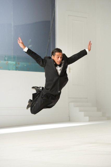 Eddie Martinez dans « Two Cigarettes in the Dark » de Pina Bausch avec Tanztheater Wuppertal à l'Opéra de Paris Garnier (France), 5 septembre 2014